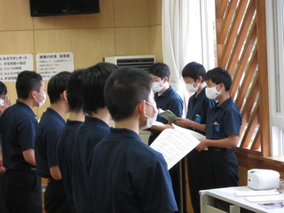 8学年合唱練習.JPG